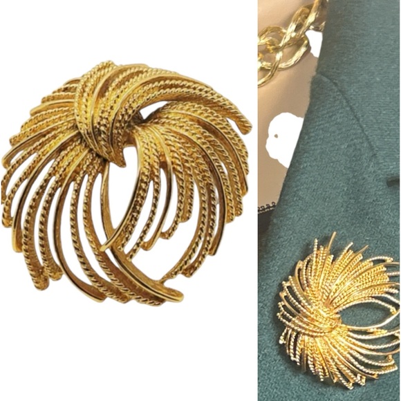 Vintage Jewelry - Vintage Monet Mirador
Brooch Gold Tone Starburst size 2" X 2"